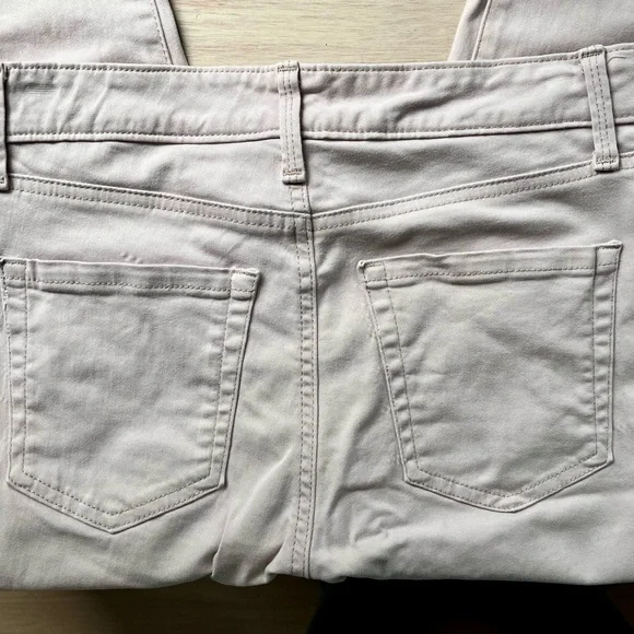 Charter Club Capri Beige size 4 pre owned in great condition - Picture 7 of 7